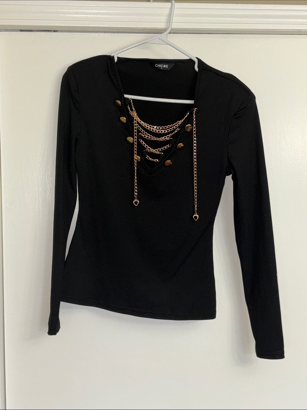 Chicme Black Long-Sleeve Tee with Gold Chain Detail